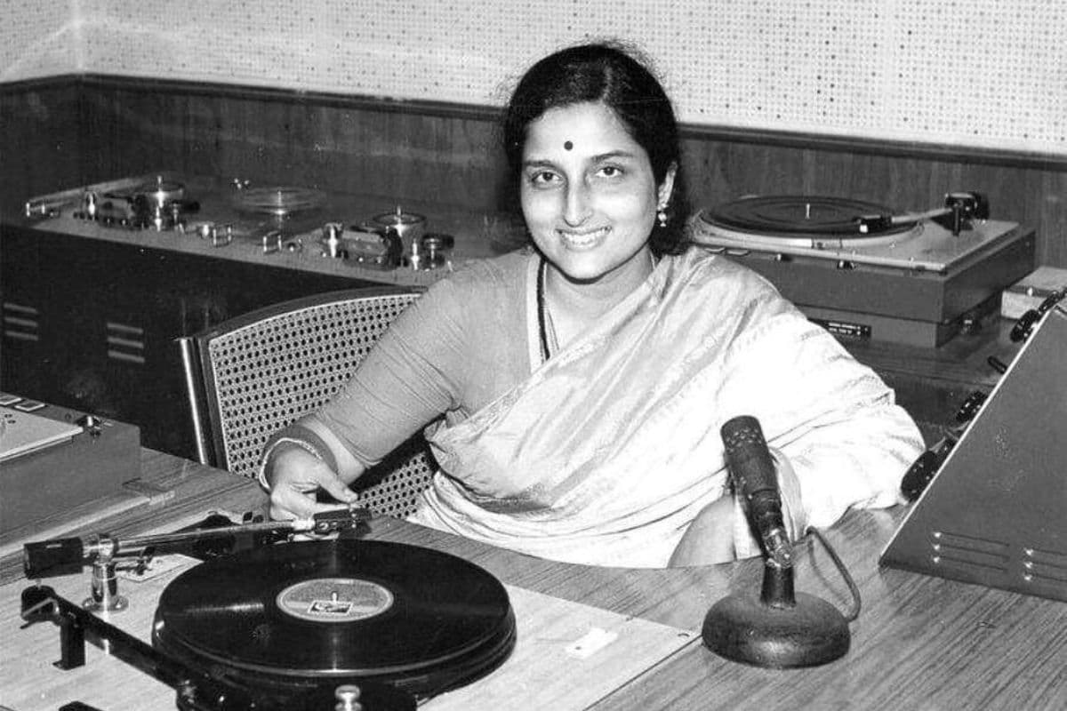 Anuradha Paudwal Birthday: 90 की दशक में लता मंगेशकर को टक्कर देती थीं ये मशहूर सिंगर, फिर क्यों बनाई फिल्मी गानों से दूरी