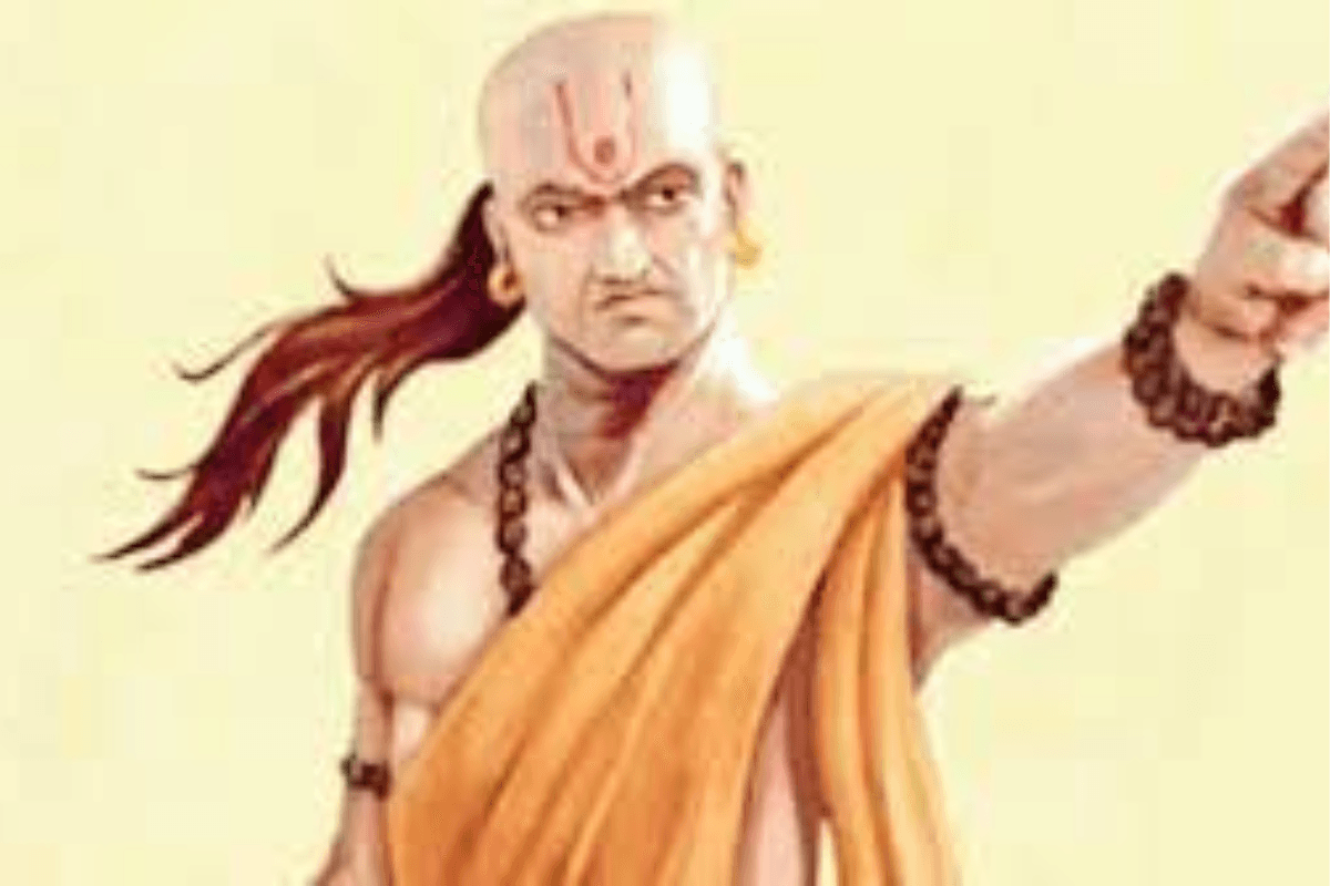 Chanakya Niti: जहां झगड़ा हो रहा हो वहां से क्यों हट जाना चाहिए जानिए क्या कहता है चाणक्य नीति
