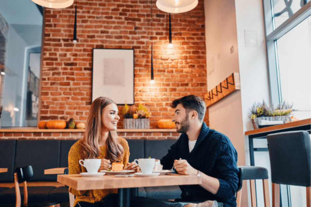 Coffee On First Date: पहली डेट पर कॉफी क्यों चुनी जाती है? जानिए इसके पीछे छिपी मनोवैज्ञानिक वजहें