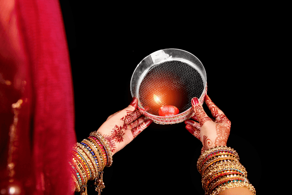 Vastu tips for karwa chauth: करवा चौथ पर खुशी को बरकरार रखें ये वास्तु टिप्स के साथ, जानें