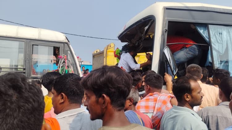 औरंगाबाद में बड़ा सड़क हादसा, दो बसों के बीच टक्कर, डंपर ने दो महिलाओं को कुचला