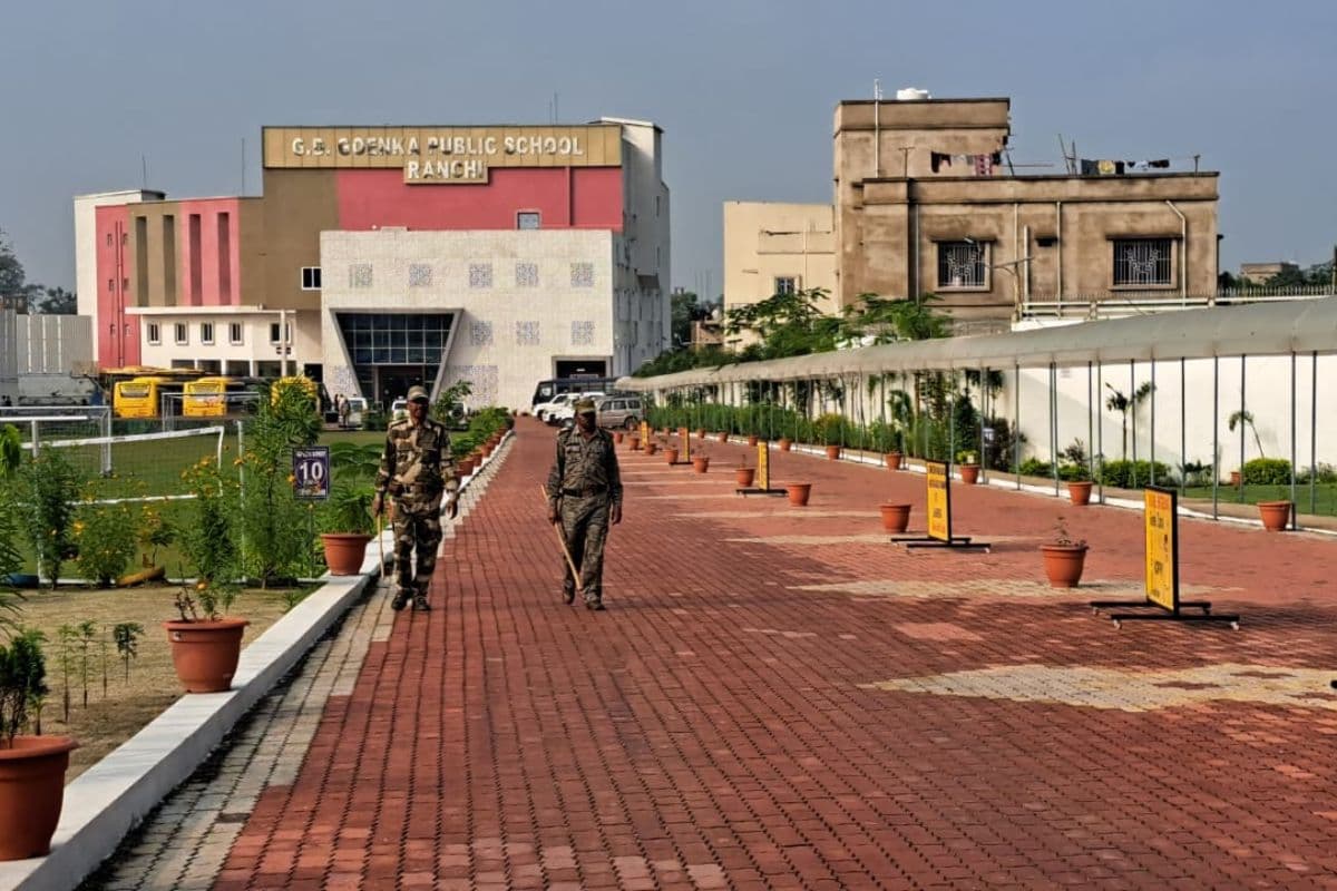 रांची में जिला प्रशासन ने इस स्कूल में की कार्रवाई, भारी संख्या में पुलिस बल तैनात