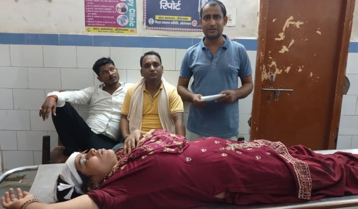 झारखंड में अनियंत्रित हाइवा ने कार में मारी जोरदार टक्कर, बिहार के 9 लोग गंभीर रूप से घायल, हायर सेंटर रेफर