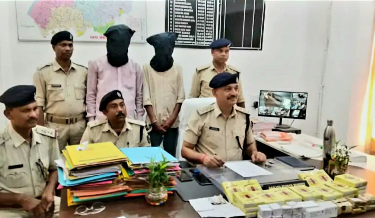 aurangabad crime news| Bihar News: Big success for Bihar Police, two arms smugglers arrested with 820 cartridges, three absconding aurangabad crime news| Bihar News: Big success for Bihar Police, two arms smugglers arrested with 820 cartridges, three absconding
