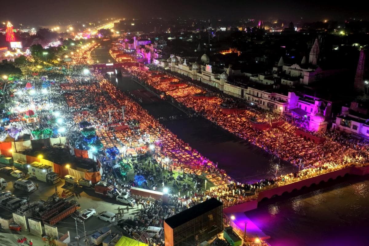 Ayodhya Diwali 2024: कुछ इस तरह जगमगाई अयोध्या, बने दो नए ‘गिनीज वर्ल्ड रिकॉर्ड’, देखें फोटो और वीडियो