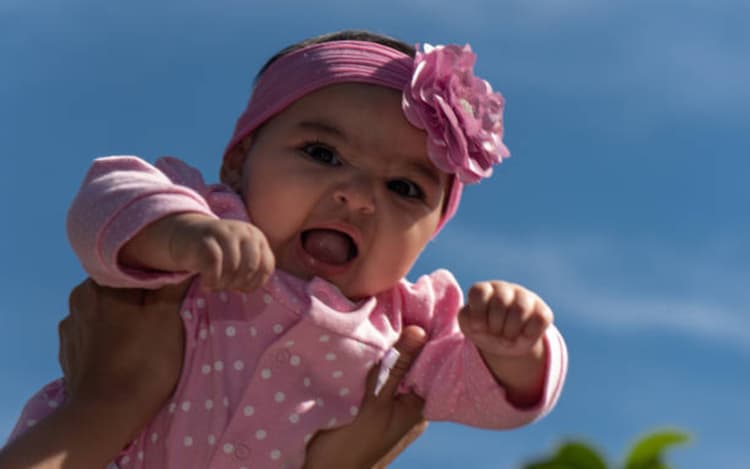 Baby Names: मां लक्ष्मी से प्रेरित आपकी बेटी के लिए ये हैं कुछ मॉडर्न और खूबसूरत नाम