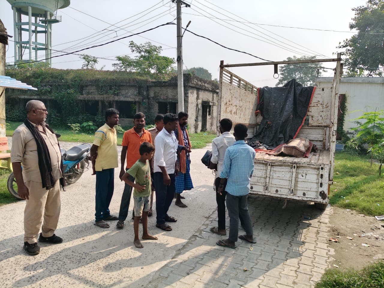 Bihar News: बगहा में गर्लफ्रेंड की मौत के एक हफ्ते बाद 17 वर्षीय प्रेमी ने भी लगाई फांसी