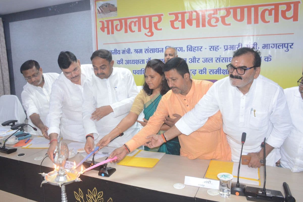 Bihar News: आपदा प्रबंधन की बैठक में मंत्री को आया गुस्सा, आधे घंटे में बैठक स्थगित, लापरवाह अफसरों से मांगा स्पष्टीकरण