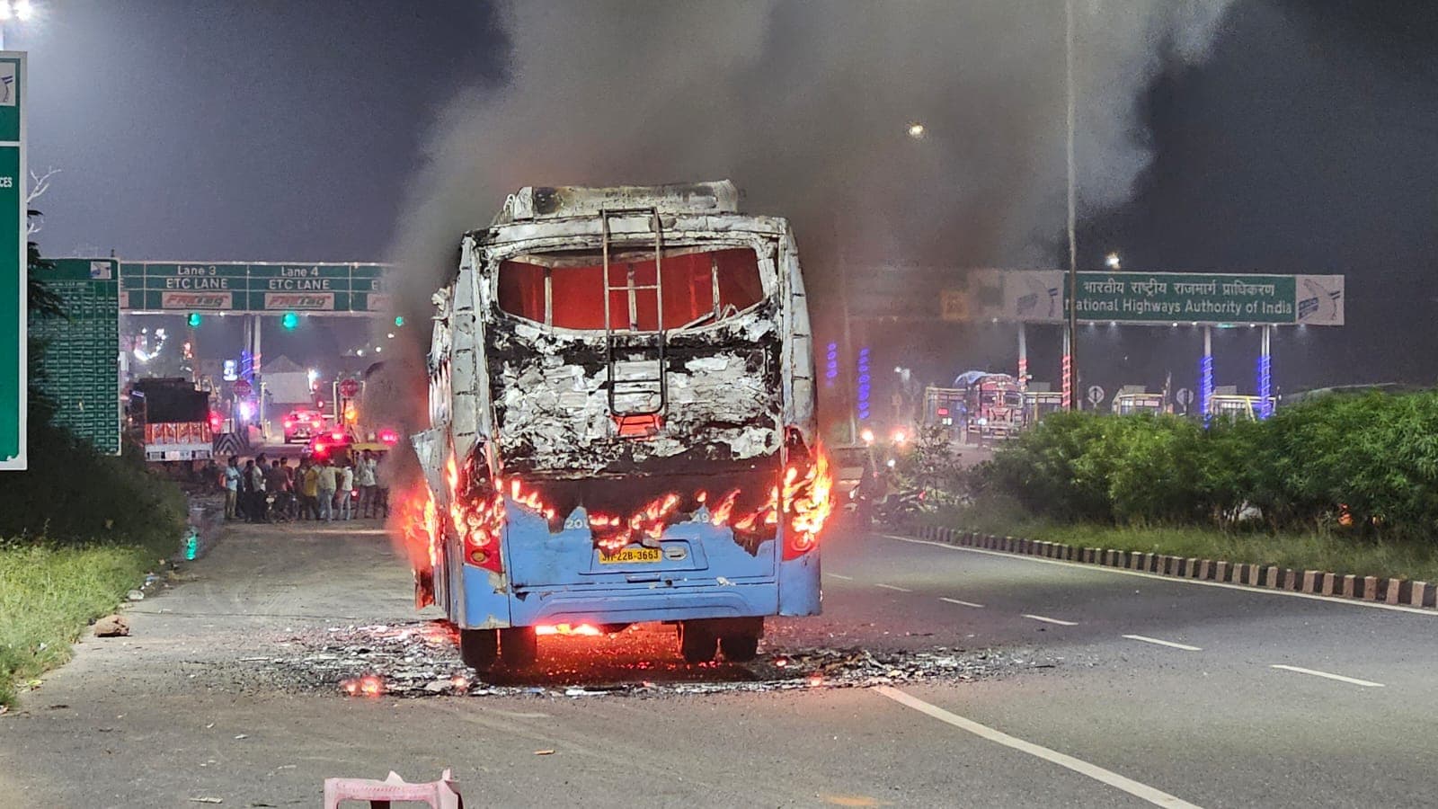 Fire in Bus: धू-धूकर जल उठी बस, रांची  से  जा रही थी रामगढ़, टोल प्लाजा के पास हुआ हादसा