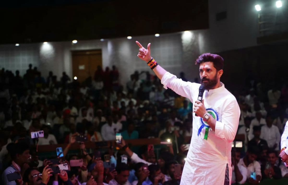 Bihar Politics: पिता की राह पर चल सकते हैं चिराग, पटना में गठबंधन को लेकर कह दी ये बड़ी बात...