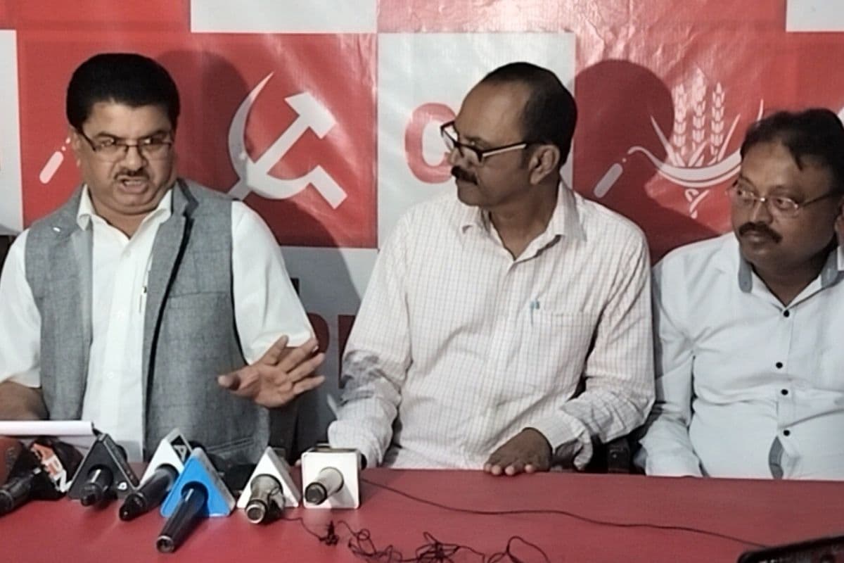 जानकारी देते सीपीआई के राज्य सचिव महेंद्र पाठक जानकारी देते सीपीआई के राज्य सचिव महेंद्र पाठक