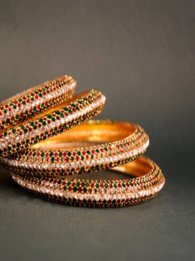 करवा चौथ के लिए यहां से चुनें ट्रेंडी कंगन डिजाइन