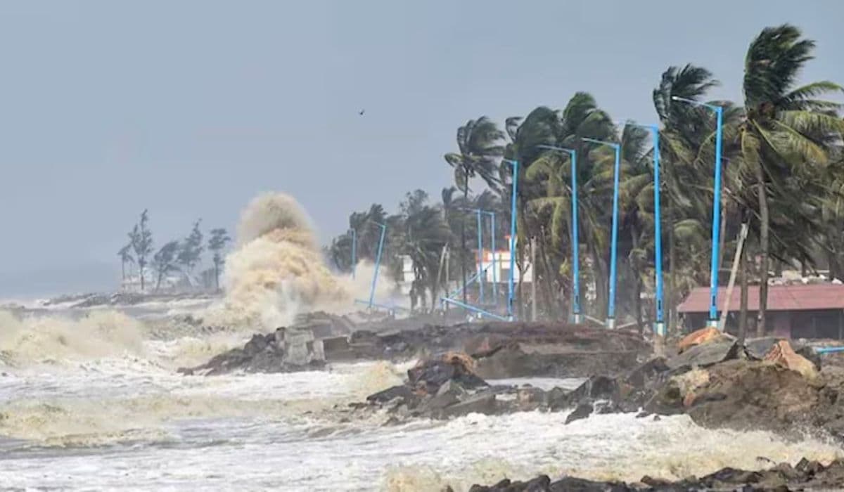 dana cyclone bihar weather| Bihar Weather: 'Dana' will be seen in fierce form today, alert of rain with strong wind in these 20 districts of Bihar dana cyclone bihar weather| Bihar Weather: 'Dana' will be seen in fierce form today, alert of rain with strong wind in these 20 districts of Bihar
