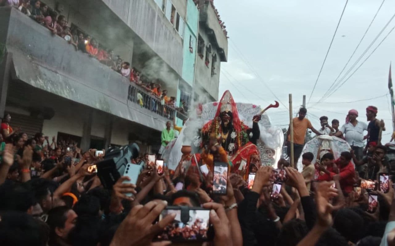 Patna: खोईचां अदला-बदली देख भाव विभोर हुए श्रद्धालु, नम आंखों से दी विदाई