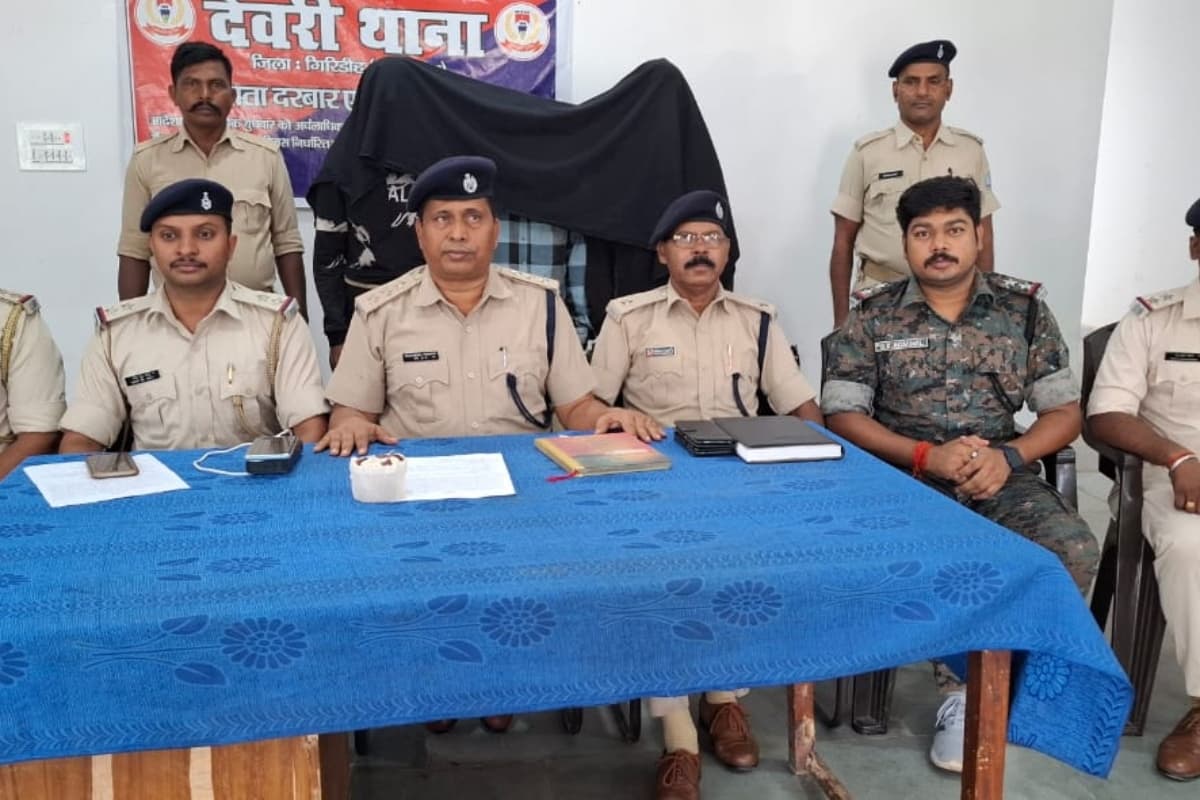 Giridih Crime News: बाइक चोर गिरोह का हुआ पर्दाफाश, लूट के सामान के साथ तीन चढ़े पुलिस के हत्थे