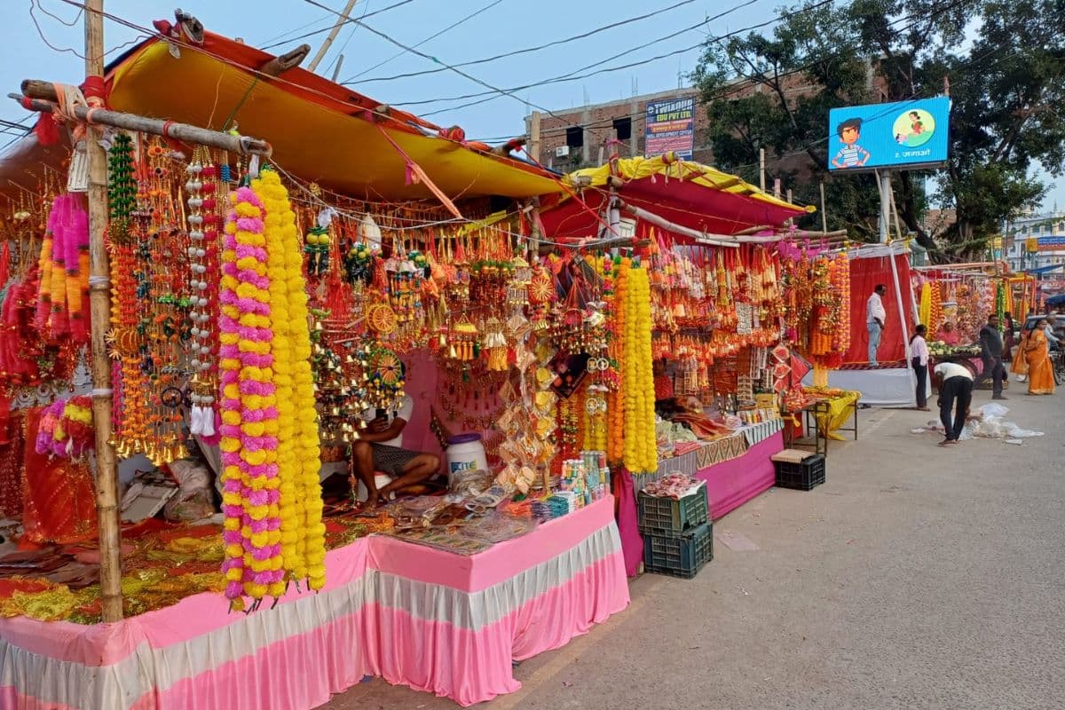 Dhanteras 2024: धनतेरस के लिए दुल्हन की तरह सजा मुजफ्फरपुर का बाजार, जानें खरीदारी का शुभ मुहूर्त