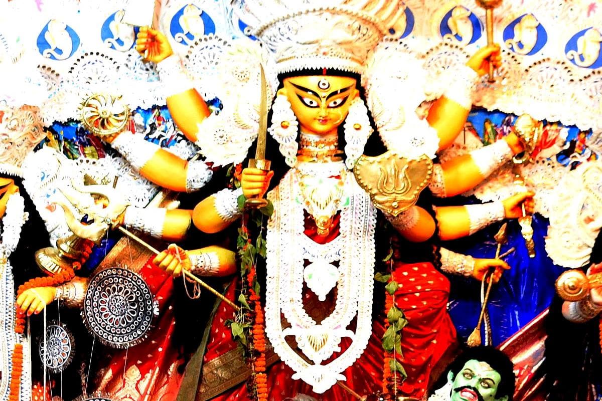 Durga Puja Holidays 2024: एक दिन और बढ़ाई गई दुर्गा पूजा की छुट्टी, हिंदुओं के लिए सरकार ने लिया बड़ा फैसला