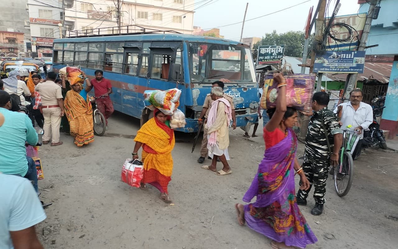 Bihar News: भागलपुर पुलिस की बस का ब्रेक हुआ फेल, बीच बाजार में कई वाहनों को मारती गयी टक्कर