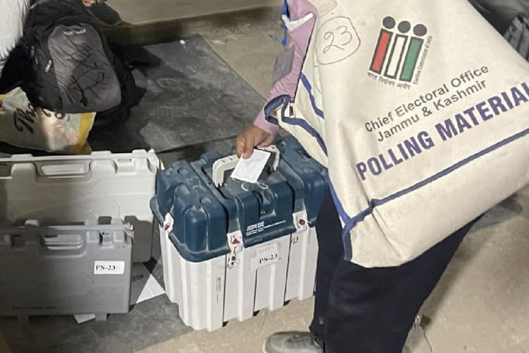 Haryana Election Results : ईवीएम की बैटरी की वजह से कांग्रेस हरियाणा में चुनाव हारी? सवाल उठा तो चुनाव आयोग ने दिया ये रिएक्शन