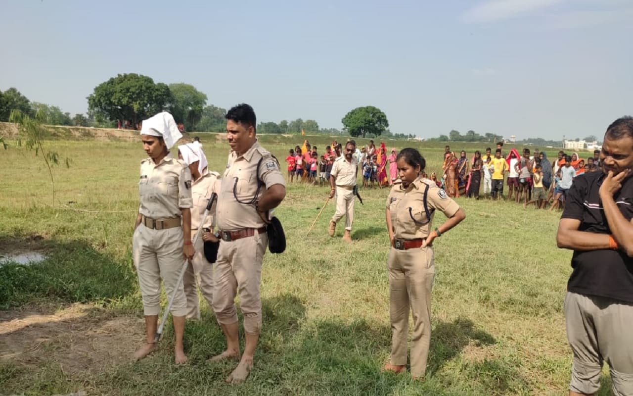 Bihar News: बांका में दिव्यांग पति-पत्नी की बेरहमी से हत्या, गर्म पानी चेहरे पर डाला और गला रेत दिया