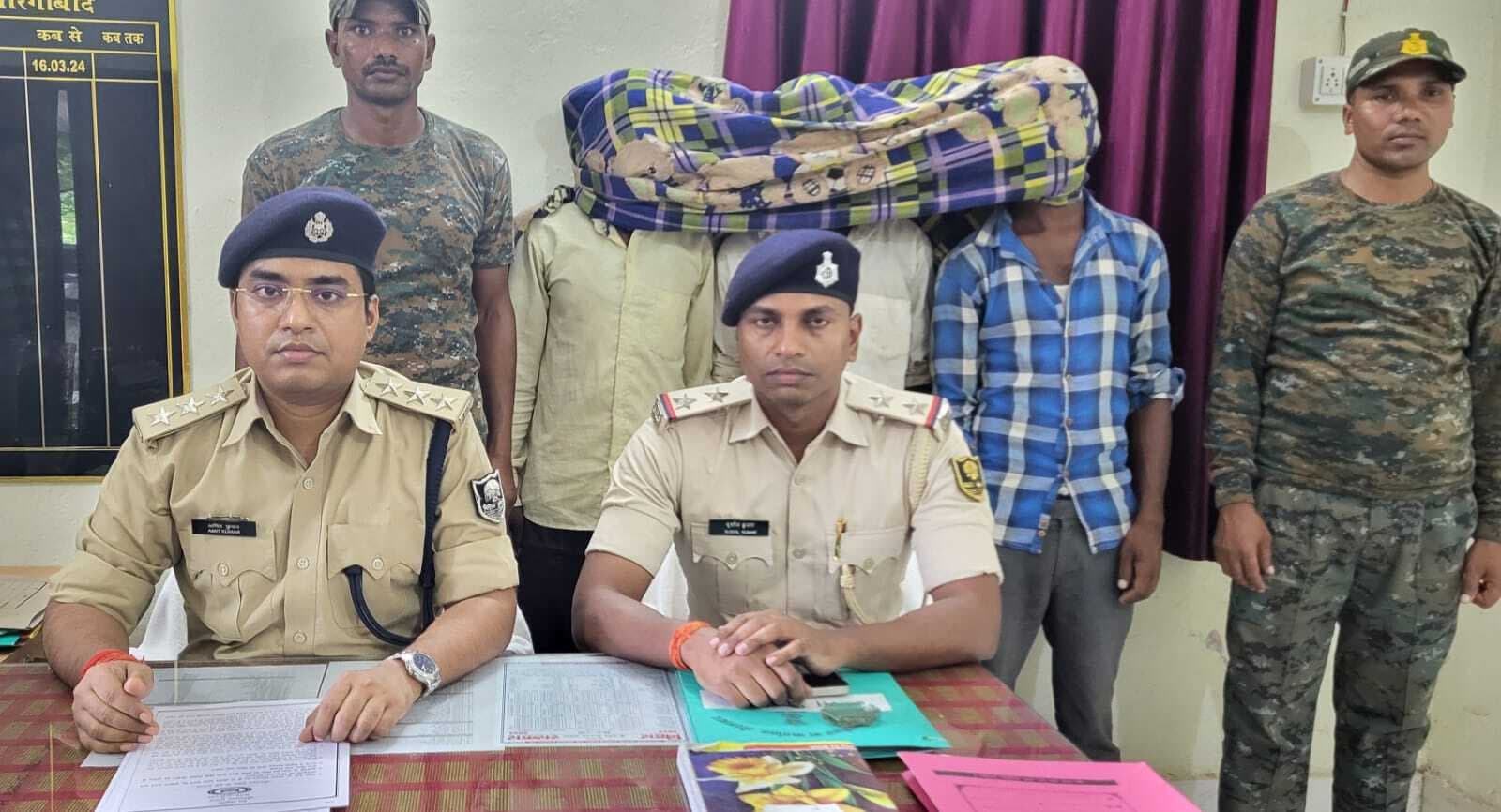 Aurangabad News : ओझा-गुनी के आरोप में अधेड़ की हत्या में शामिल तीन आरोपित गिरफ्तार