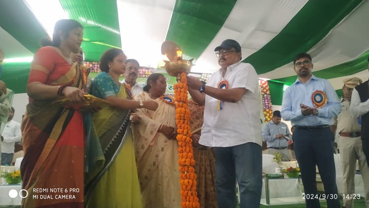 Giridih News: राज्य के विकास में रोड़ा बनकर खड़ी है केंद्र सरकार : बेबी देवी