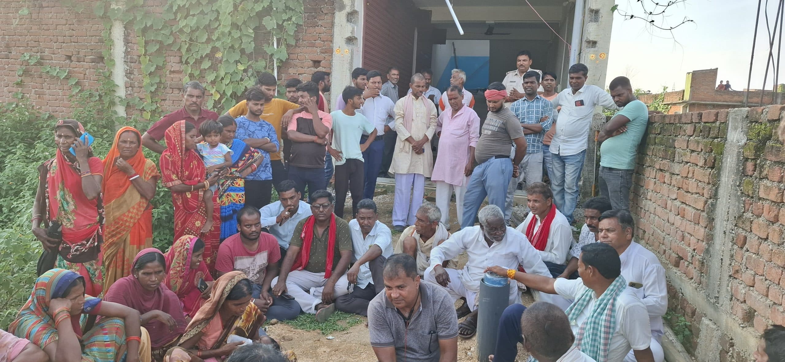 Giridih News: महिला की मौत के बाद चिकित्सक पर लापरवाही का आरोप लगा किया हंगामा