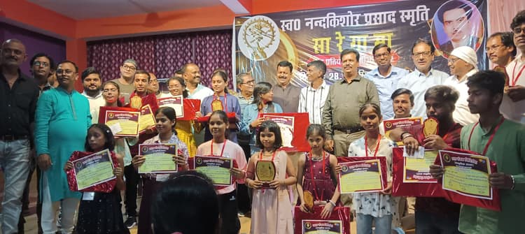 Giridih News: सीनियर में सोनी व जूनियर में उदिता प्रथम