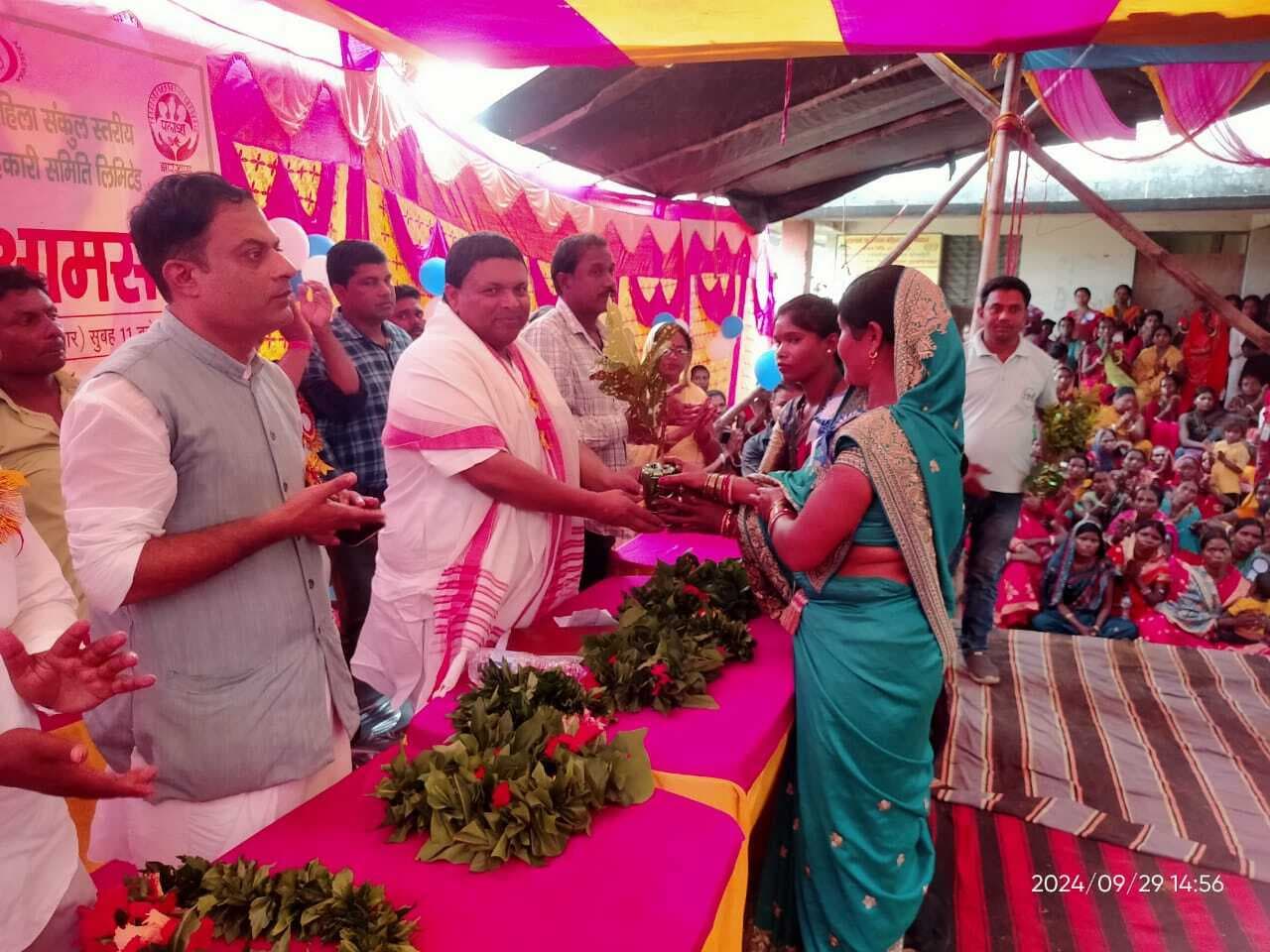 समूह में काम कर महिलाएं बन रहीं आत्मनिर्भर : विधायक