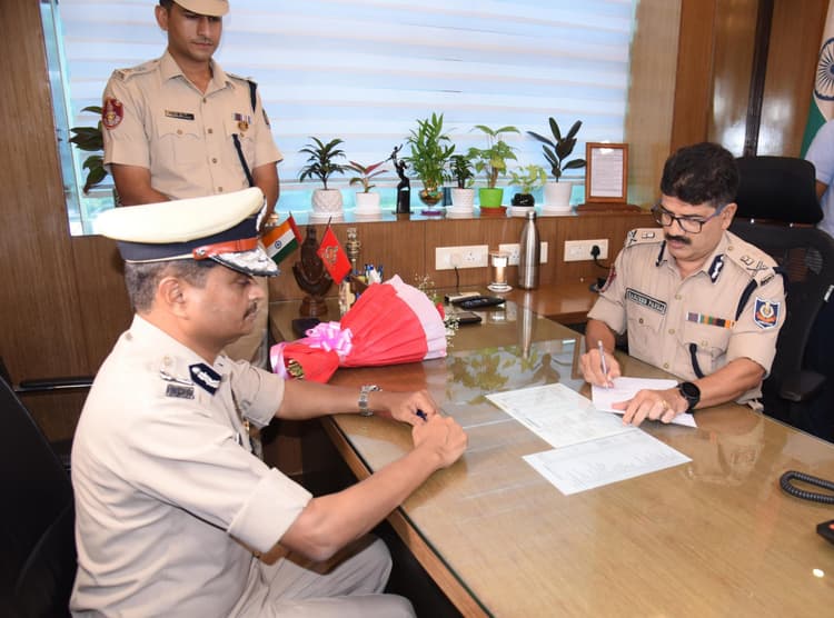 Bhubneswar News: सुरेश देवदत्त सिंह ने ट्विन सिटी पुलिस कमिश्नर का पदभार संभाला, बोले-सर्वोत्तम एवं मानवीय पुलिसिंग प्रदान करेंगे
