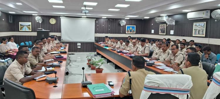 अपराधियों का वेरिफिकेशन कर हर दिन का रिपोर्ट तैयार करे : एसएसपी