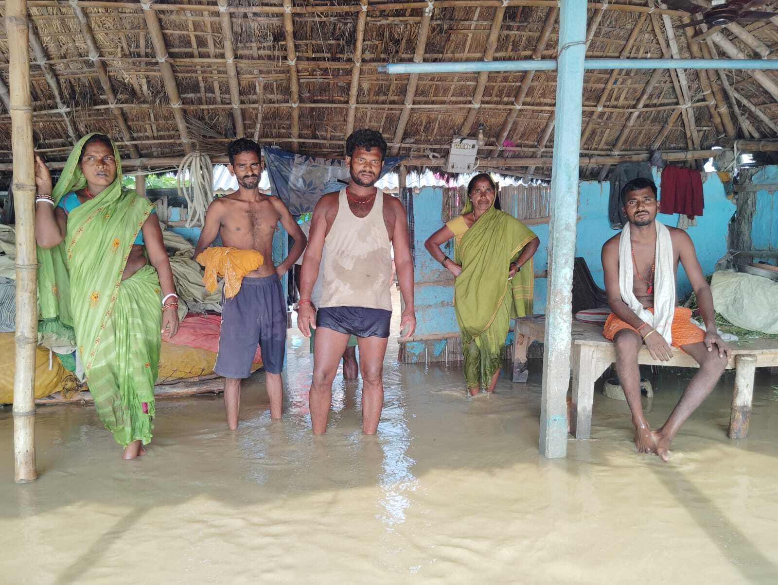 Darbhanga News: खाय के कोनो साधन नै छै, सब पानि में भाइस गेलै