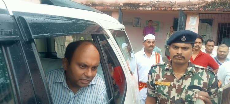 DM took stock of the flood: बाढ़ को लेकर जिला प्रशासन अलर्ड, डीएम ने लिया जायजा