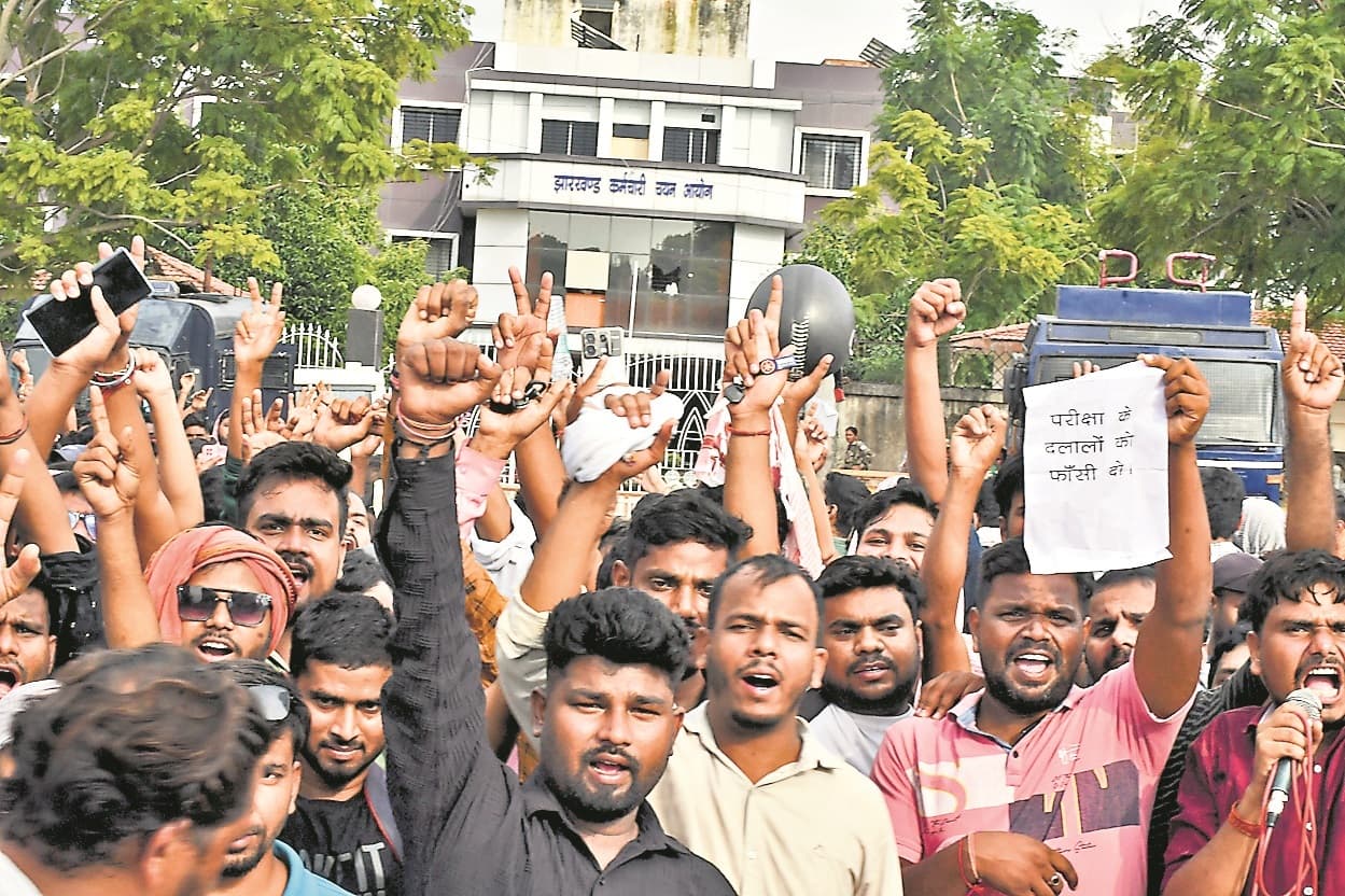 Ranchi News: सीजीएल परीक्षा को रद्द करने और सीबीआइ जांच को लेकर हजारों अभ्यर्थियों का प्रदर्शन