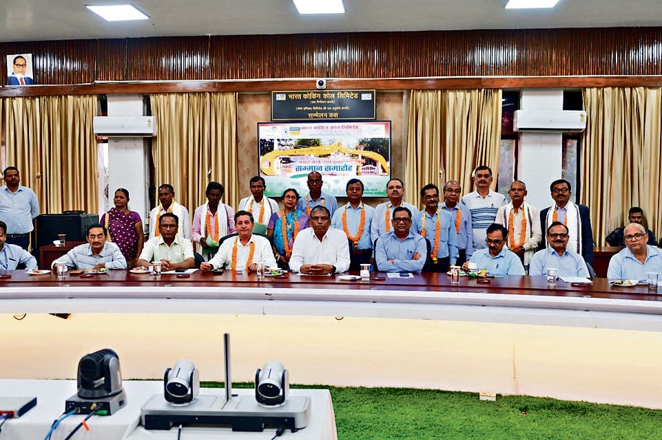 DHANBAD NEWS : जीएम एमएस दूत समेत आठ अधिकारी बीसीसीएल से हुए रिटायर्ड