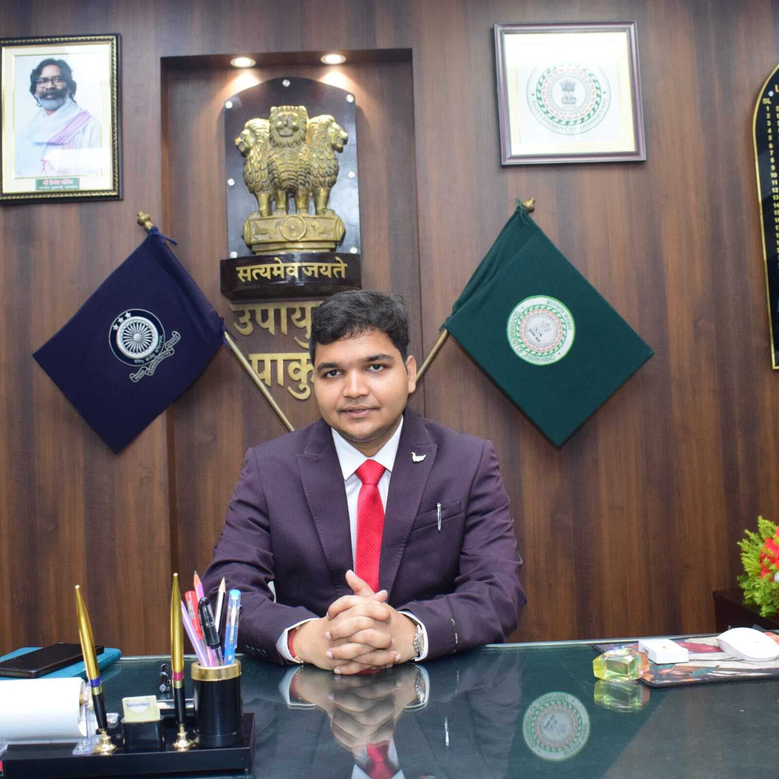 2018 बैच के आइएएस मनीष कुमार ने संभाला पाकुड़ डीसी का पदभार