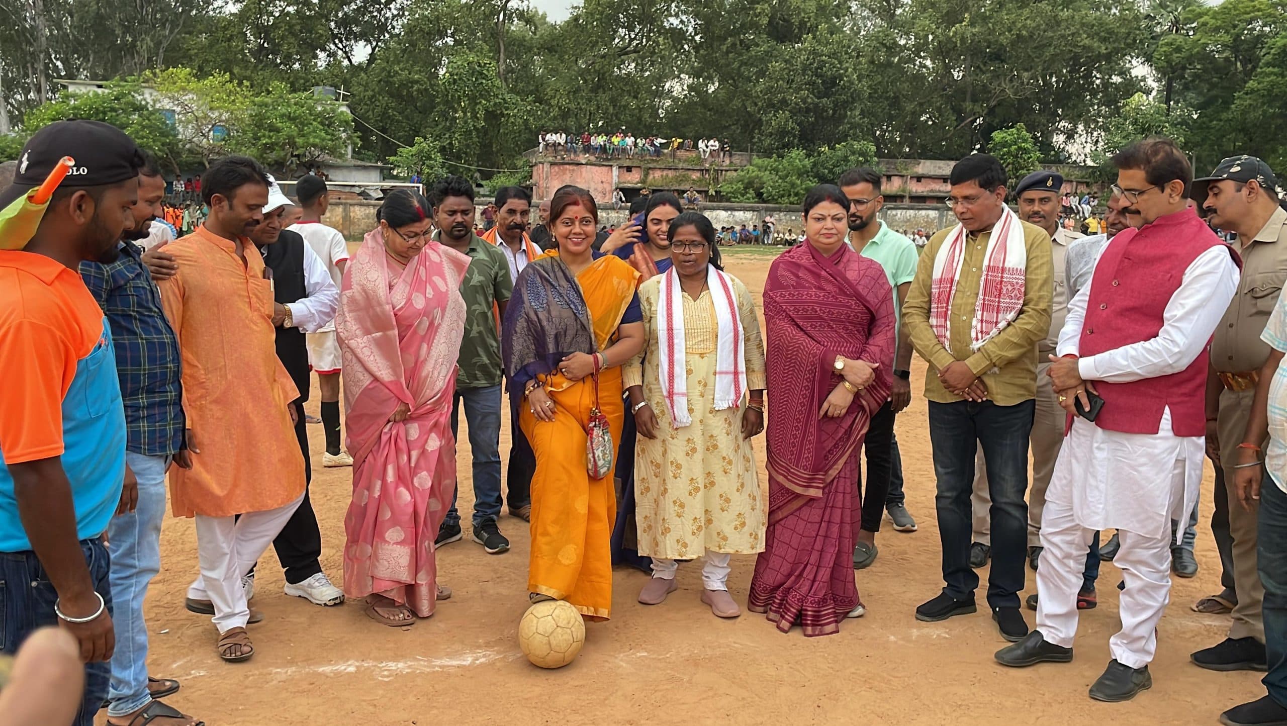 फुटबॉल मैच में पुरुष टीम से करिवासन व महिला टीम में कस्तूरबा बनी चैंपियन