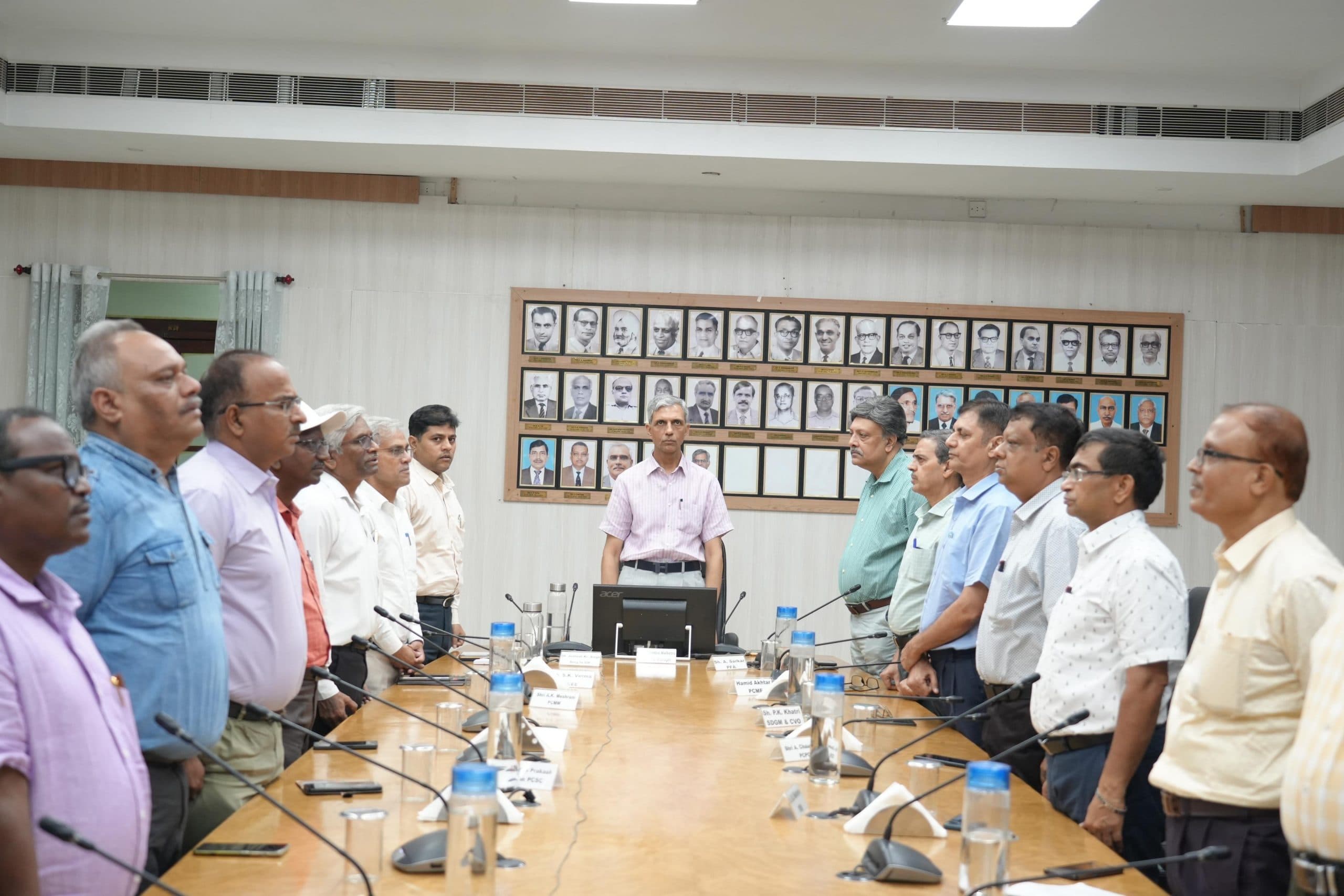 रेलवे बोर्ड के अध्यक्ष ने दिलाई स्वच्छता की शपथ