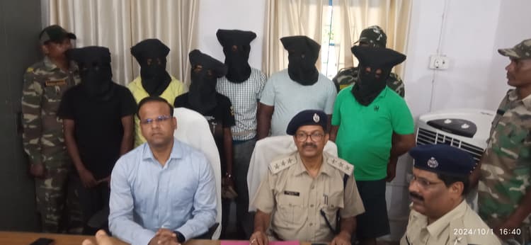 पिंडारी गांव से 4,69,500 रुपये नकद के साथ छह साइबर ठग गिरफ्तार