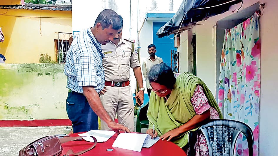 ‘अधिकार’ की प्रमुख सुदीप्ता के घर पर हुई छापेमारी, मोबाइल व हार्डडिस्क किया गया जब्त