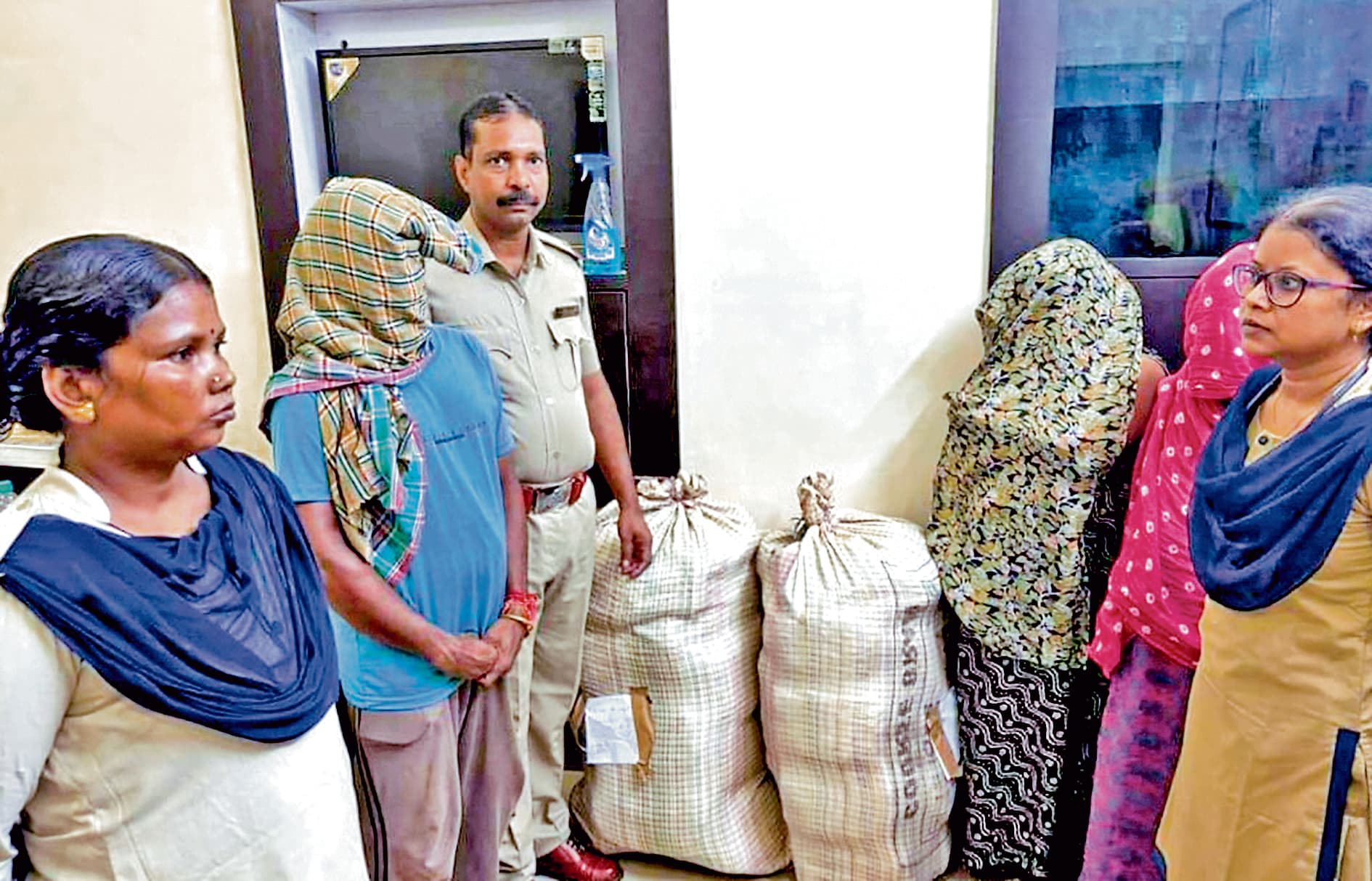 बोलपुर पुलिस ने पकड़ा 65 किलो गांजा, तीन गिरफ्तार