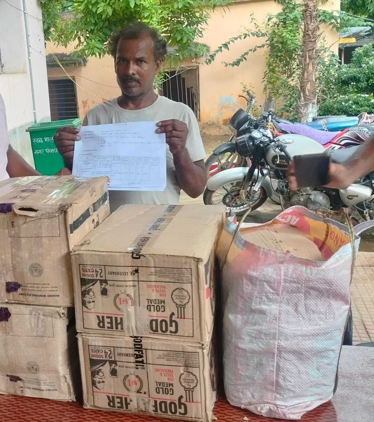 टेंपो से शराब बरामद, तस्कर गिरफ्तार