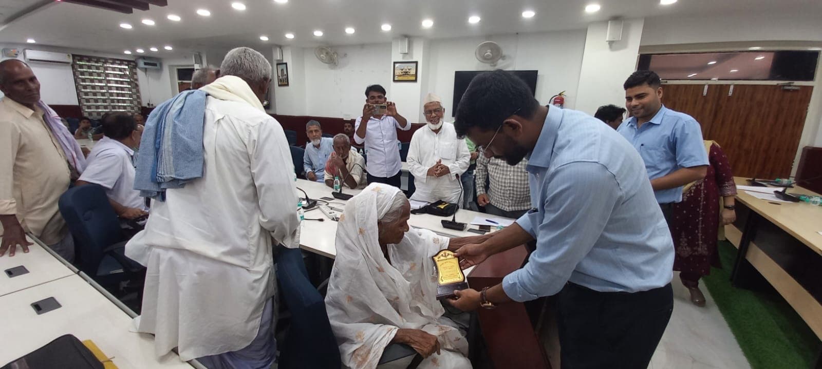 वृद्धजनों के अनुभव व मार्गदर्शन का लाभ उठाएं युवा पीढ़ी