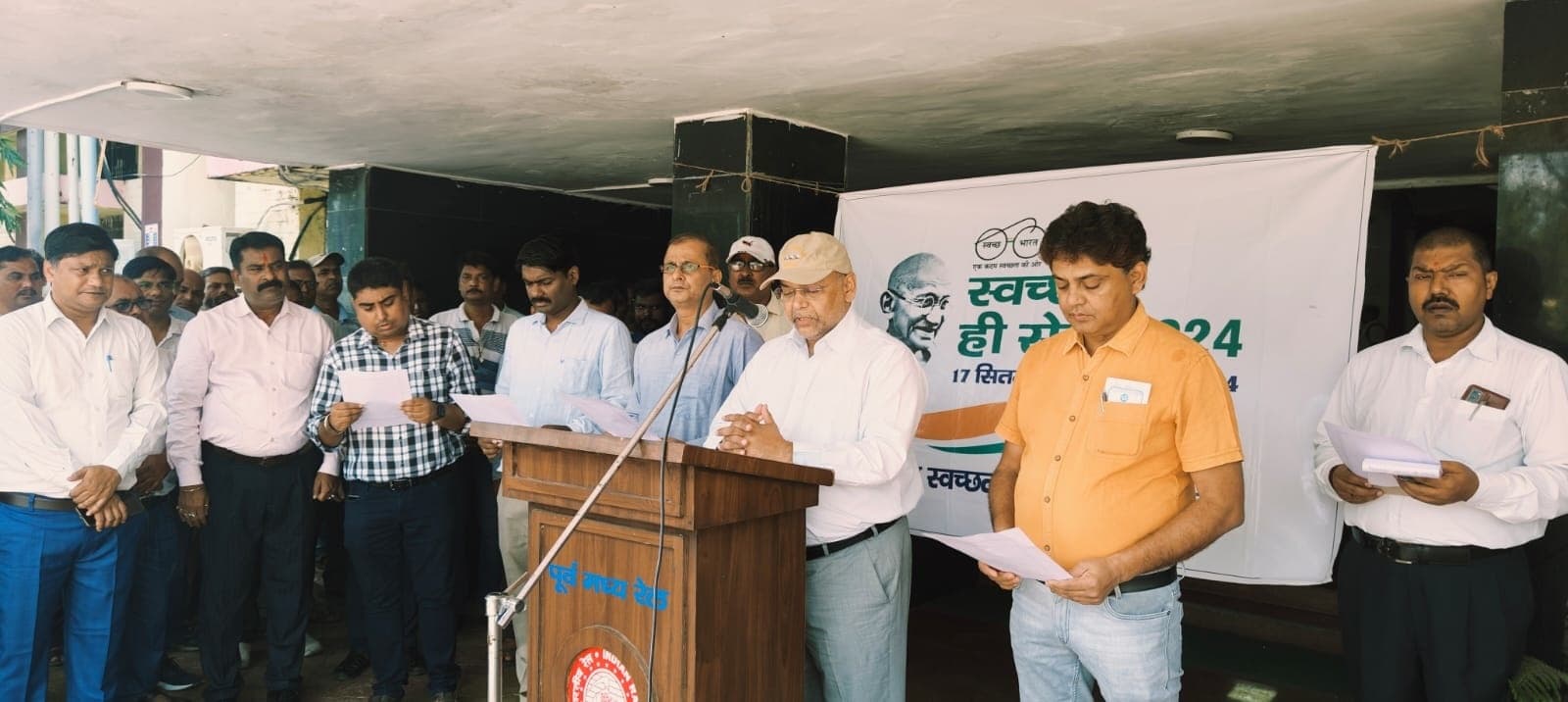 Railway news: रेलकर्मी साफ-सफाई में दें सौ घंटे का समय : डीआरएम