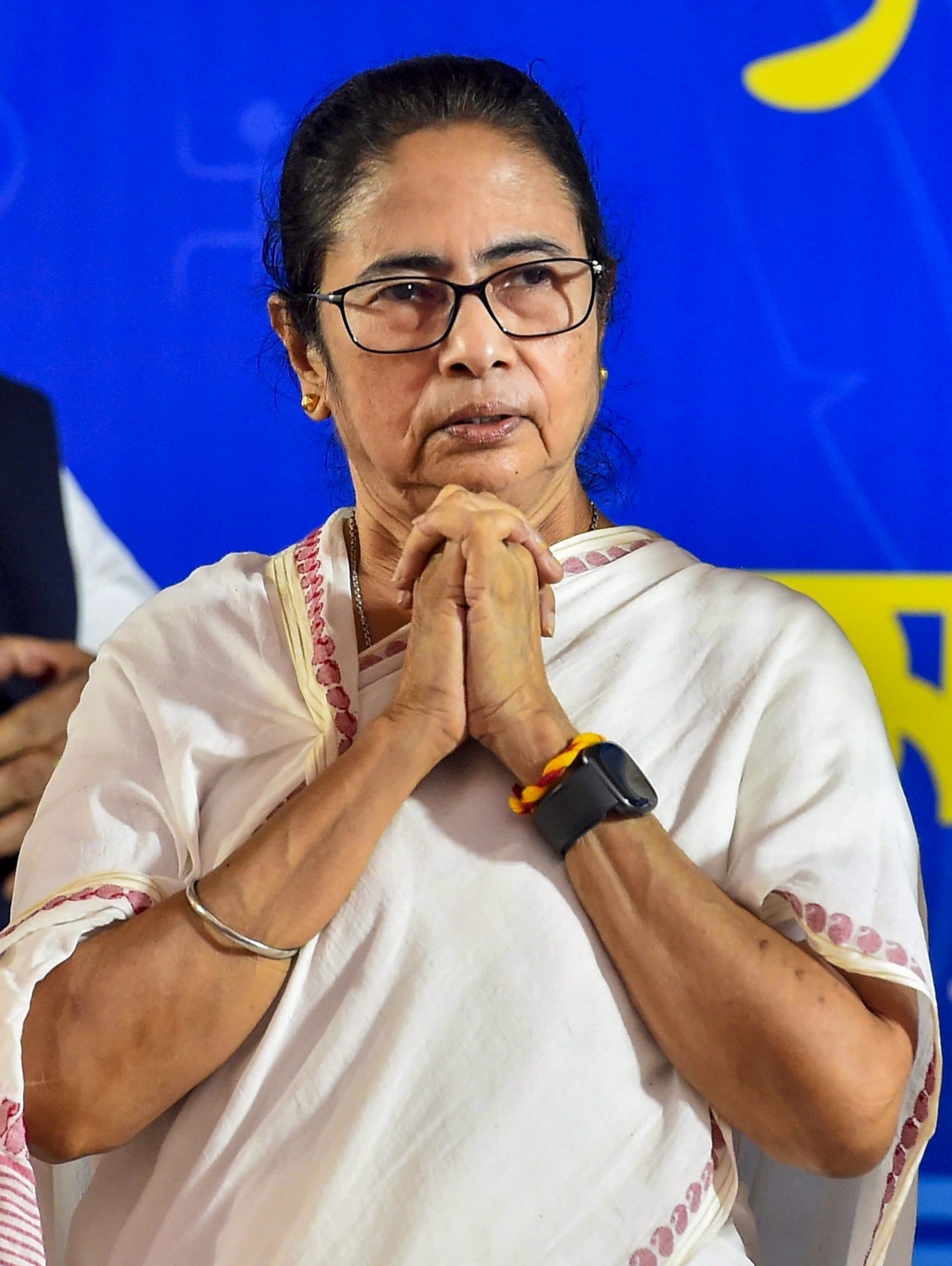 राज्य में बाढ़ को लेकर सीएम ममता चिंतित, फिर डीवीसी पर साधा निशाना