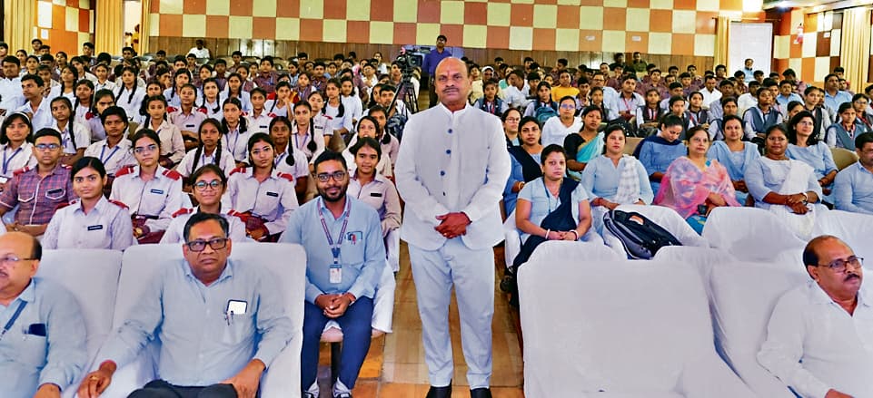 DHANBAD NEWS : बीसीसीएल की ओर से स्कूली बच्चों के लिए मोटिवेशनल-सेमिनार का आयोजन