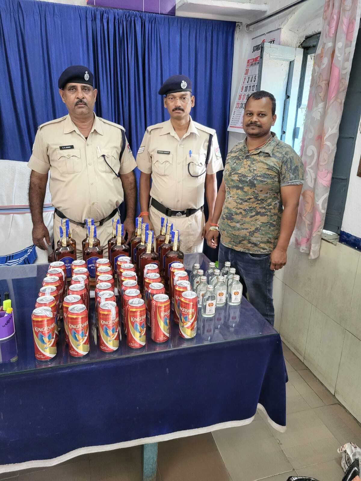 धनबाद-गया इंटरसिटी एक्सप्रेस से शराब जब्त