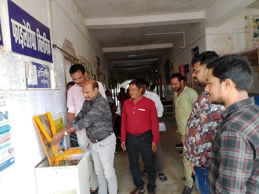 सीएचसी में कर्मियों ने कुष्ठ रोगियों से भेदभाव नहीं करने की ली शपथ, महात्मा गांधी की जयंती मनायी