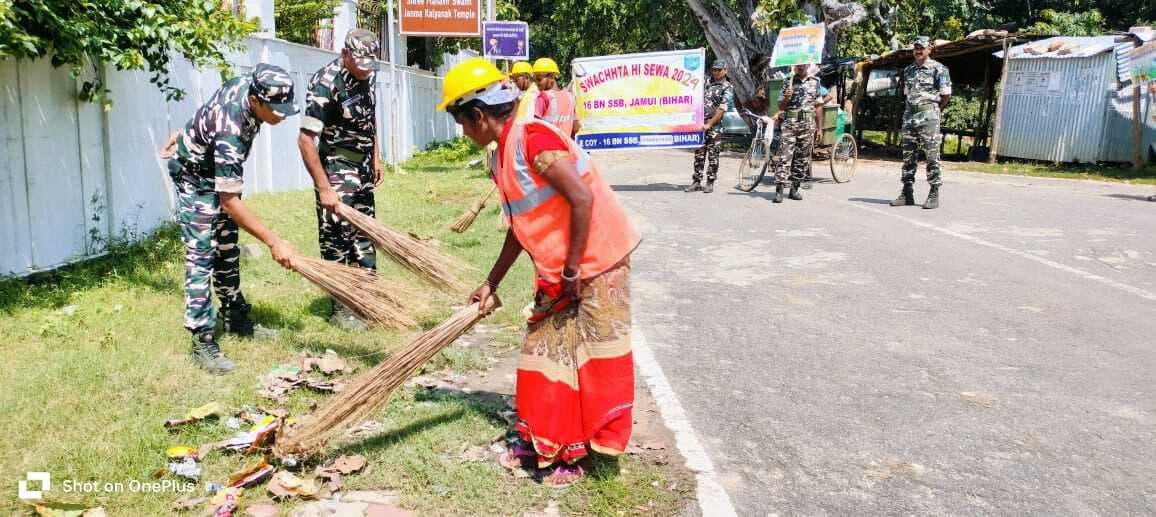 एसएसबी के जवानों ने चलाया सफाई अभियान