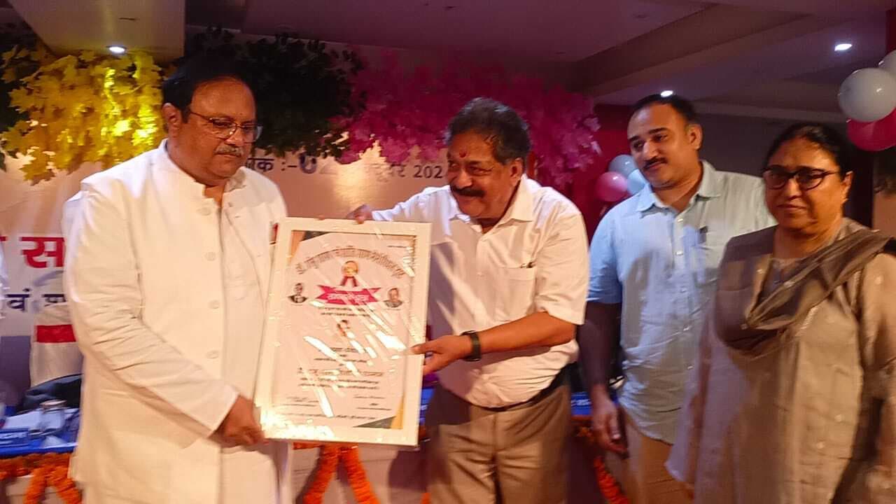 शिक्षा श्री सम्मान से सम्मानित हुए केंद्रीय विवि के कुलपति